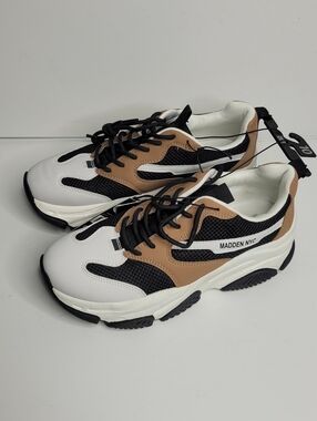 Madden NYC Women's Low Top Casual Sneakers Chunky black tan white size 10 NWT